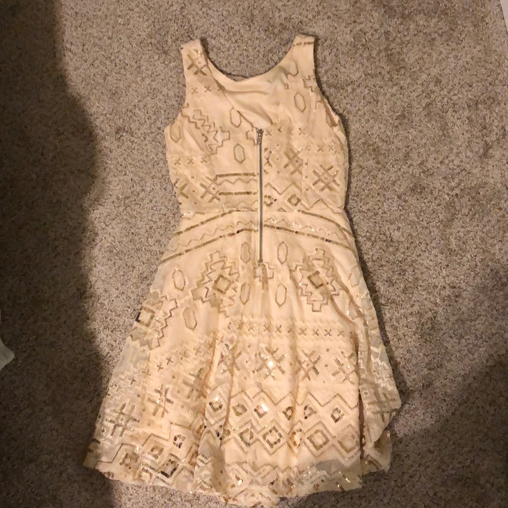 Dress - Picture 3 of 3